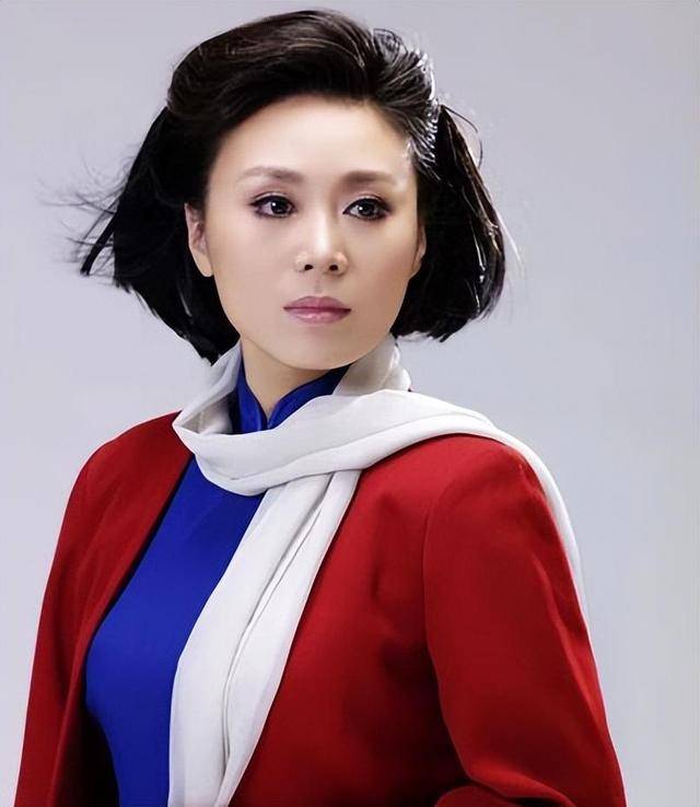 他长得帅，演技好，不顾一切娶大15岁妻恩爱至今，没生孩子也幸福