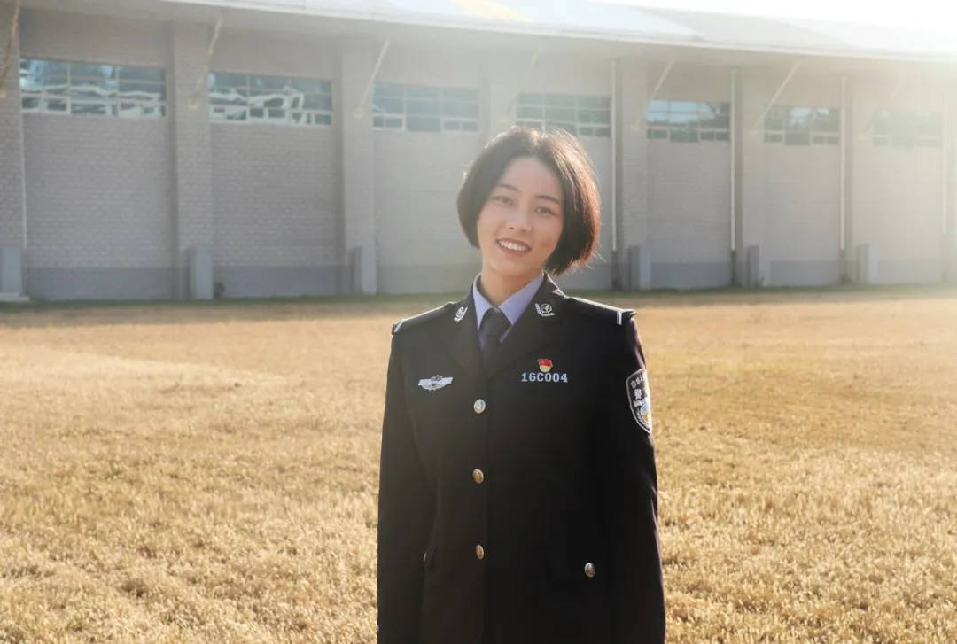 云南一位缉毒警察：为了不暴露身份，给自己一支烟的时间打盹，烟烫到手指就会惊醒！