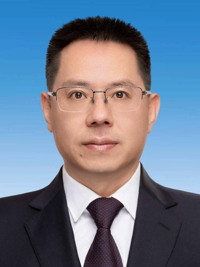 李永亮当选市长（附简历）