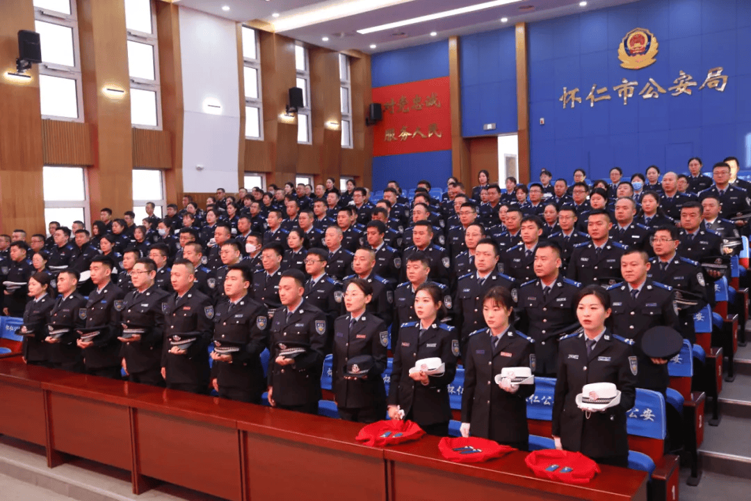 【警讯要闻】怀仁市公安局举行警务辅助人员换装授衔仪式(图文)