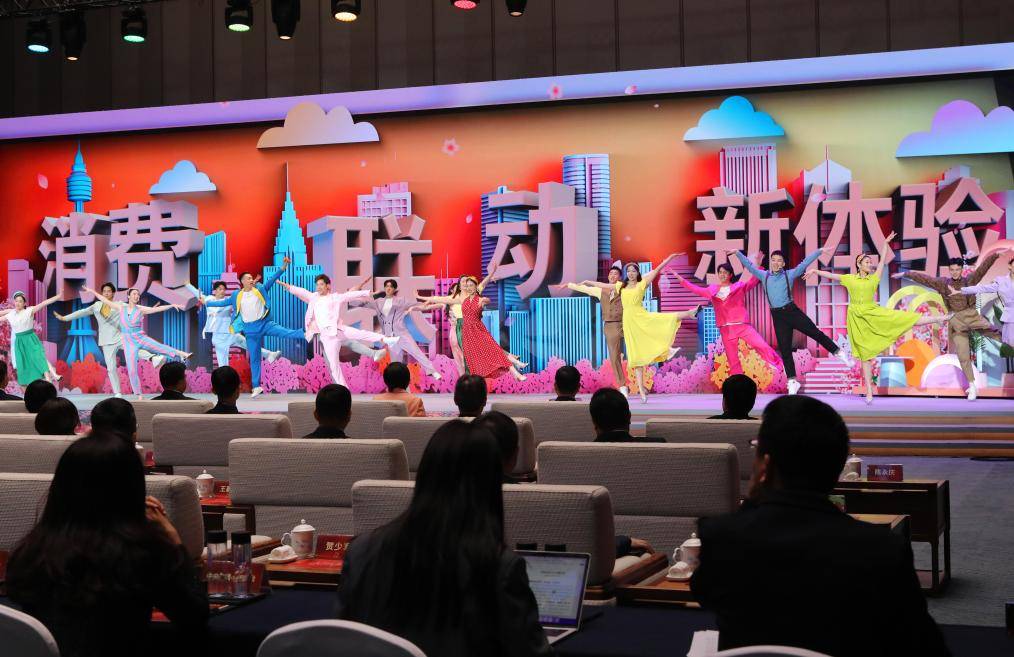 “首”上加码 引燃“消费热力”_经济_品牌_城市