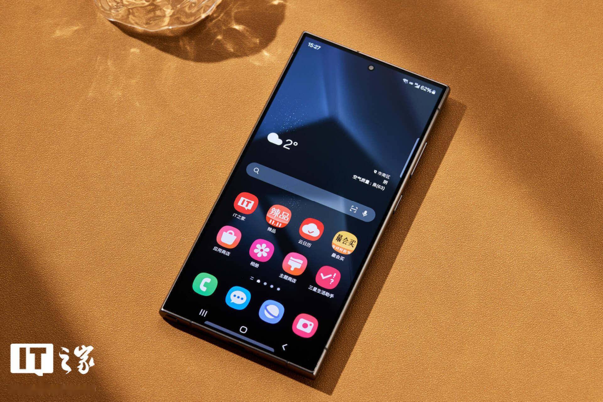 三星 Galaxy S25 Ultra 手机外观照曝光:极窄等宽边框、R 角圆润-新科技-资讯-头部财经
