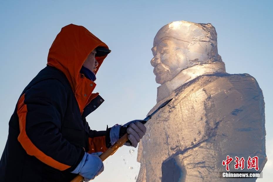 黑龙江哈尔滨：“冰”马俑火热建造欧博体育网址中(图2)