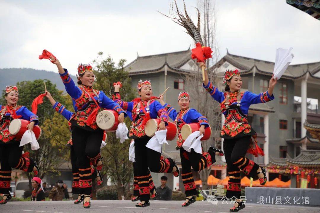 市非物质文化遗产保护传承体验示范基地首届彝族花鼓舞大赛圆满举行