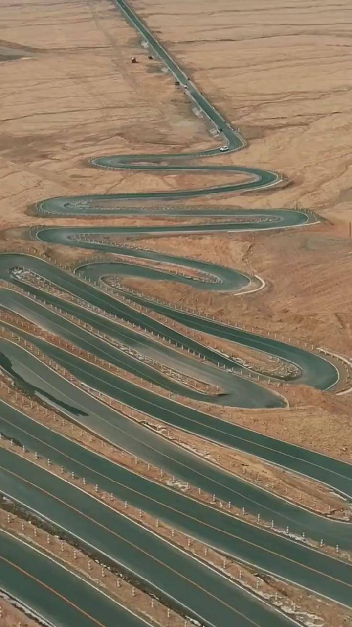 搞笑 生活 上热门 路修的弯弯绕绕