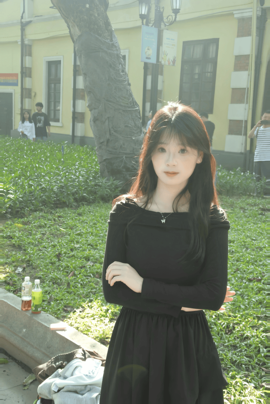 信息工程学院 林诗涵个人简介:邓思,女,汉族,中共预备党员,信息工程