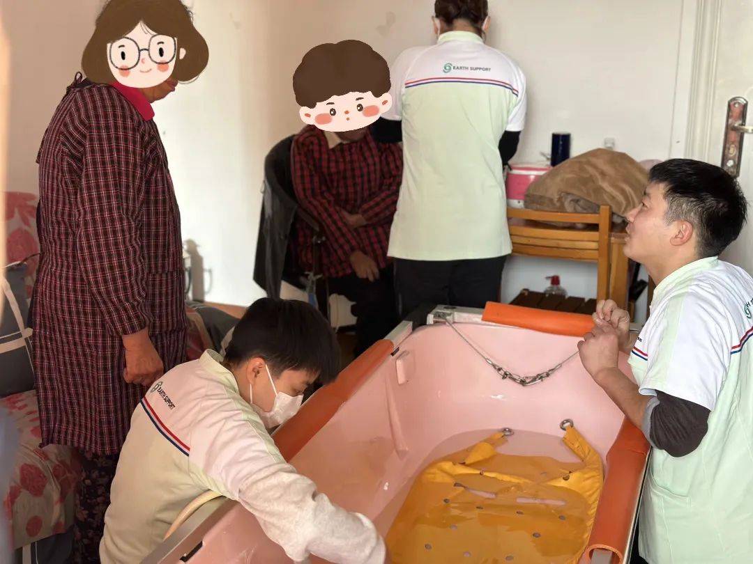 温暖到家！上门助浴服务让老人“洗”迎新春