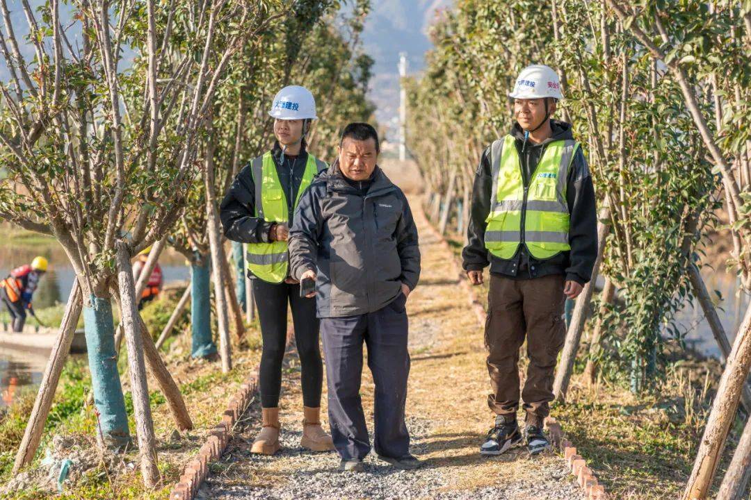 美嘉体育官网抓实水生植物打捞清理洱源县保护水质在行动(图9)