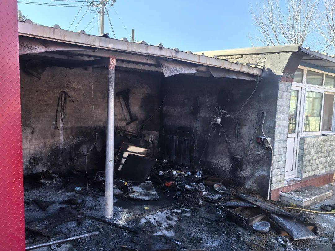 孝顺女婿辛苦烤串,不小心"火烧"岳父家!