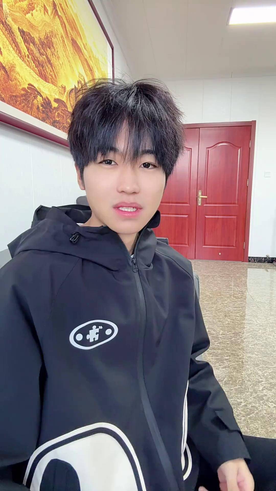 零下5度手机测试!王小贱华为三折叠手机