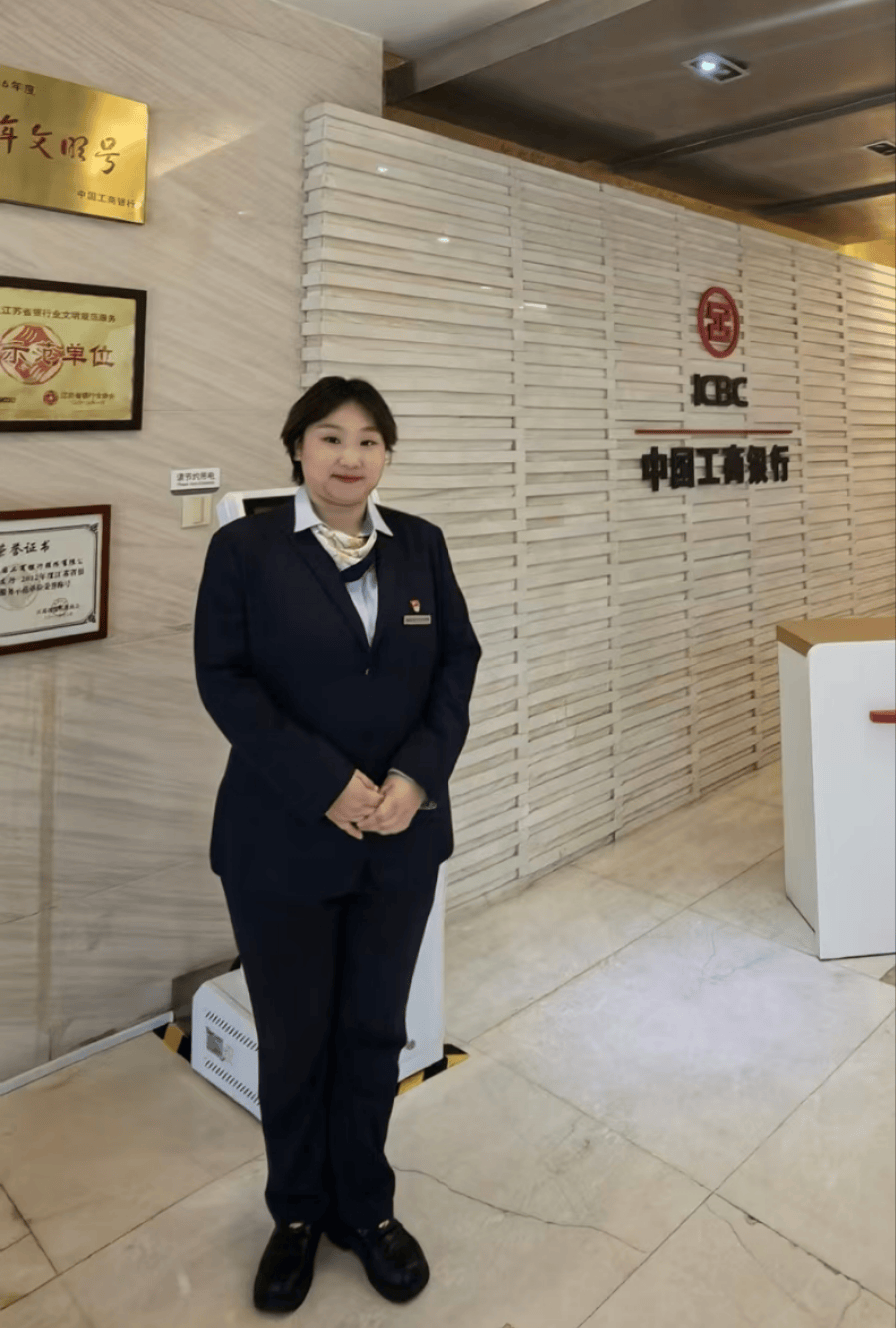 中国工商银行客服电话几点上班(中国工商银行客服电话几点上班的)