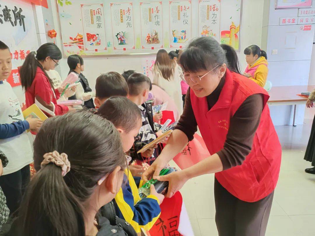 上杭县开展"把爱带回家,同心护成长"爱心妈妈结对关爱留守儿童活动