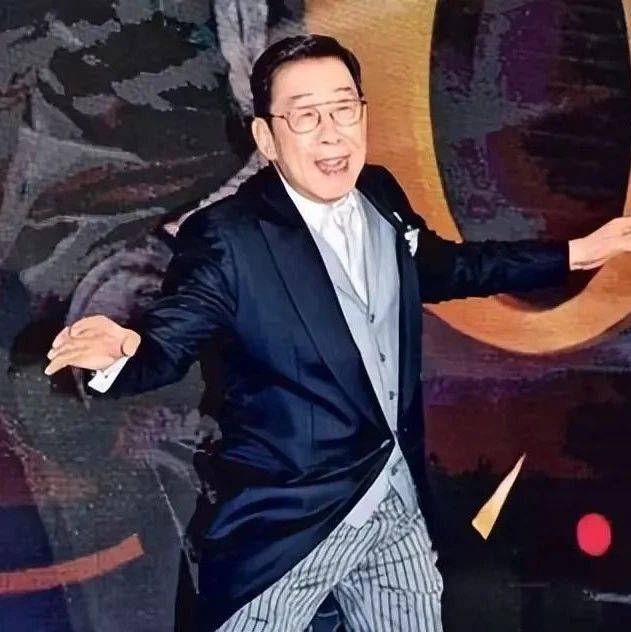 93岁胡枫生日派对堪比颁奖礼，四大曾孙合唱《世上只有》，温馨画面曝光_修哥_Hubert_表演