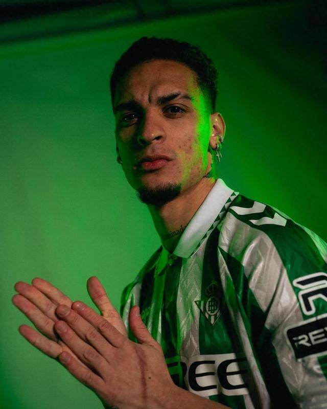 租借加盟贝蒂斯,安东尼晒照:开启新的篇章