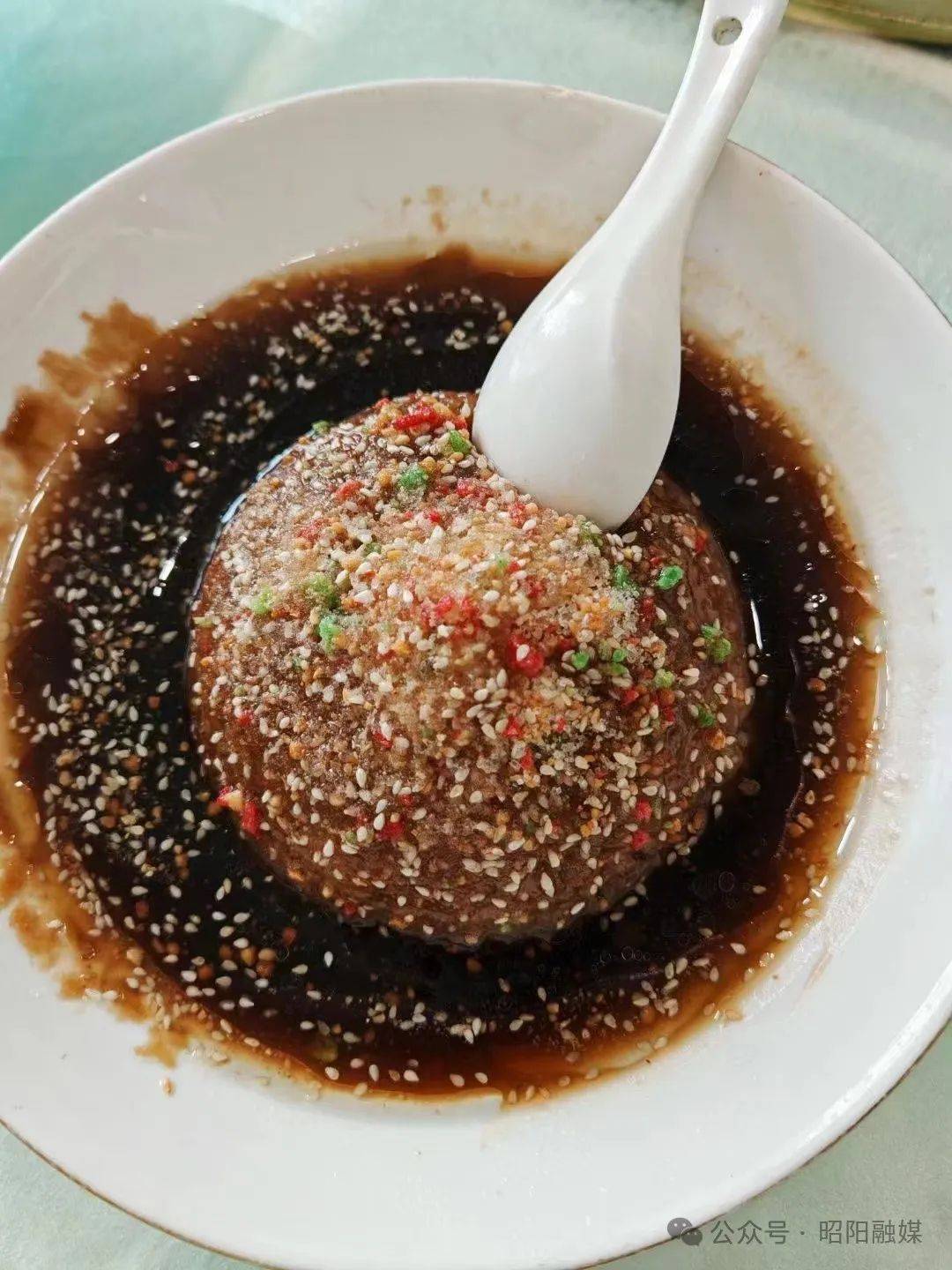 铺松毛吃长菜八大碗是昭阳年夜饭的重头戏烧白糖饭墩子肉