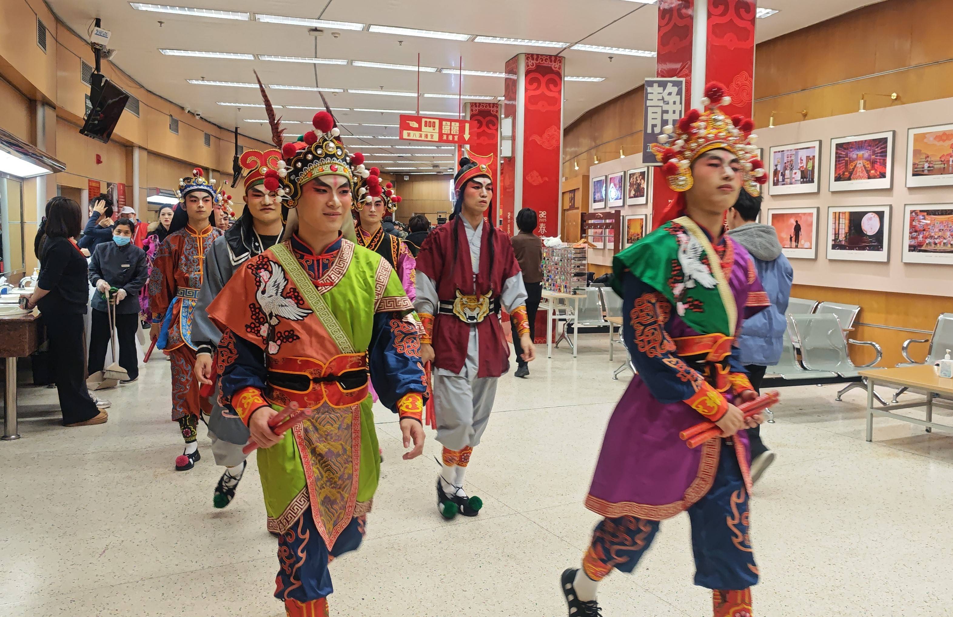早在2023年春节,普宁英歌就一炮而红,登上央视新闻和各类主流媒体,在