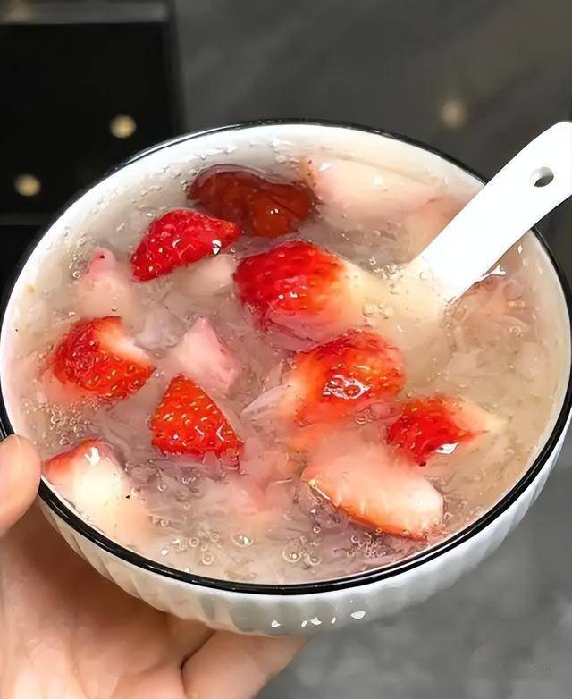 补气血的天然食材，女性健康美丽的秘诀，女性养生：用天然食材补气血的美味食谱