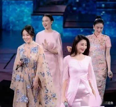 蛇年春晚：中年女演员同框，各展独特魅力，蛇年春晚：闫妮、殷桃等女星同框的视觉盛宴