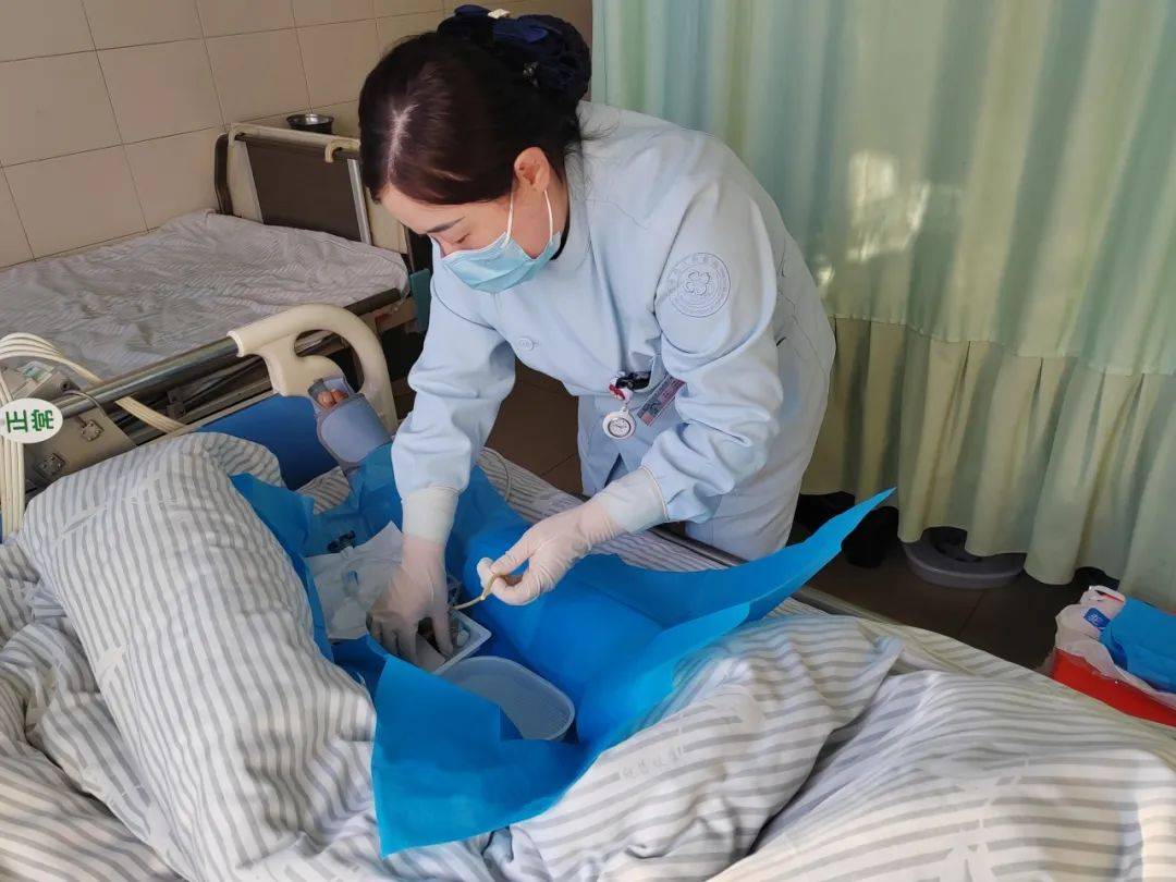 麻醉诱导后留置尿管这一方式优势显著