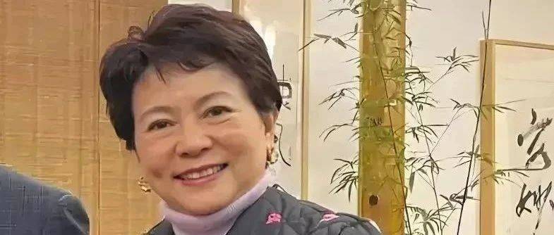 67岁洪学敏现身,从身家过亿到负债百万,曾是八一厂花的她至今未婚_观众们_小姑_网友