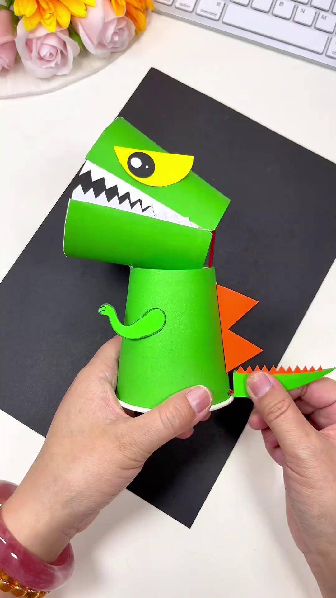 用一次性杯子来做个恐龙吧手工diy纸杯手工亲子手工幼儿园手工