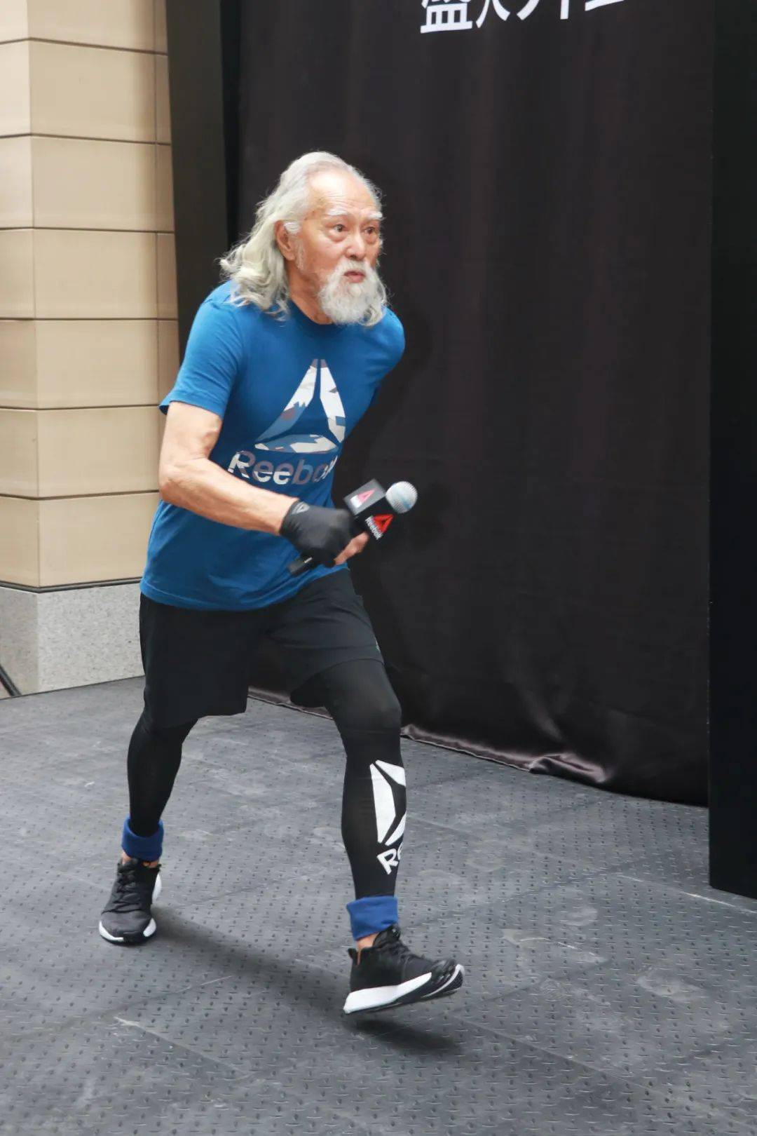 "难怪无量仙翁要化身肌肉男,配音是他就合理了"