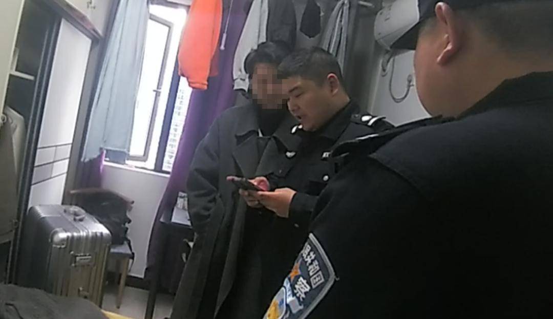 学到了吗（塑料袋装现金没什么问题吧）塑料袋装现金安全吗，用塑料袋装钱！民警上门后，小伙却说这是“彩礼”？！，