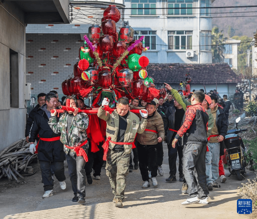 新闻多一度丨好热闹！各地花式闹元宵！你家元宵节的打开方式是？