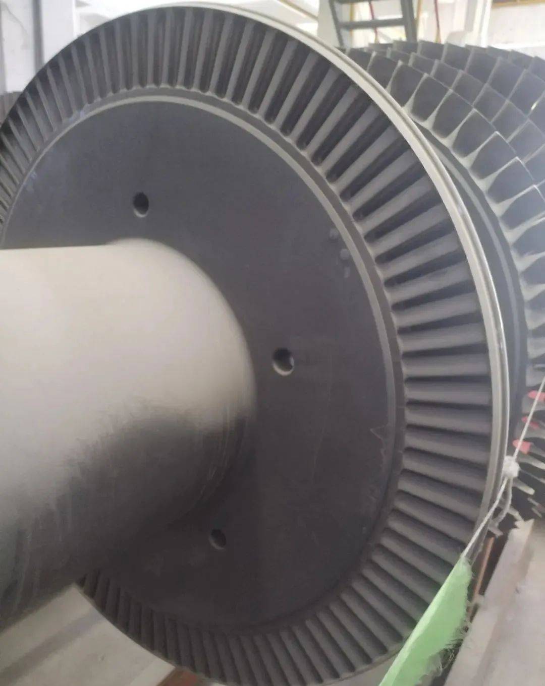 为什么汽轮机叶片上的平衡孔是单数?