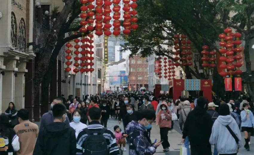 餐饮春节档梦幻开局，下沉市场挤满了连锁茶饮