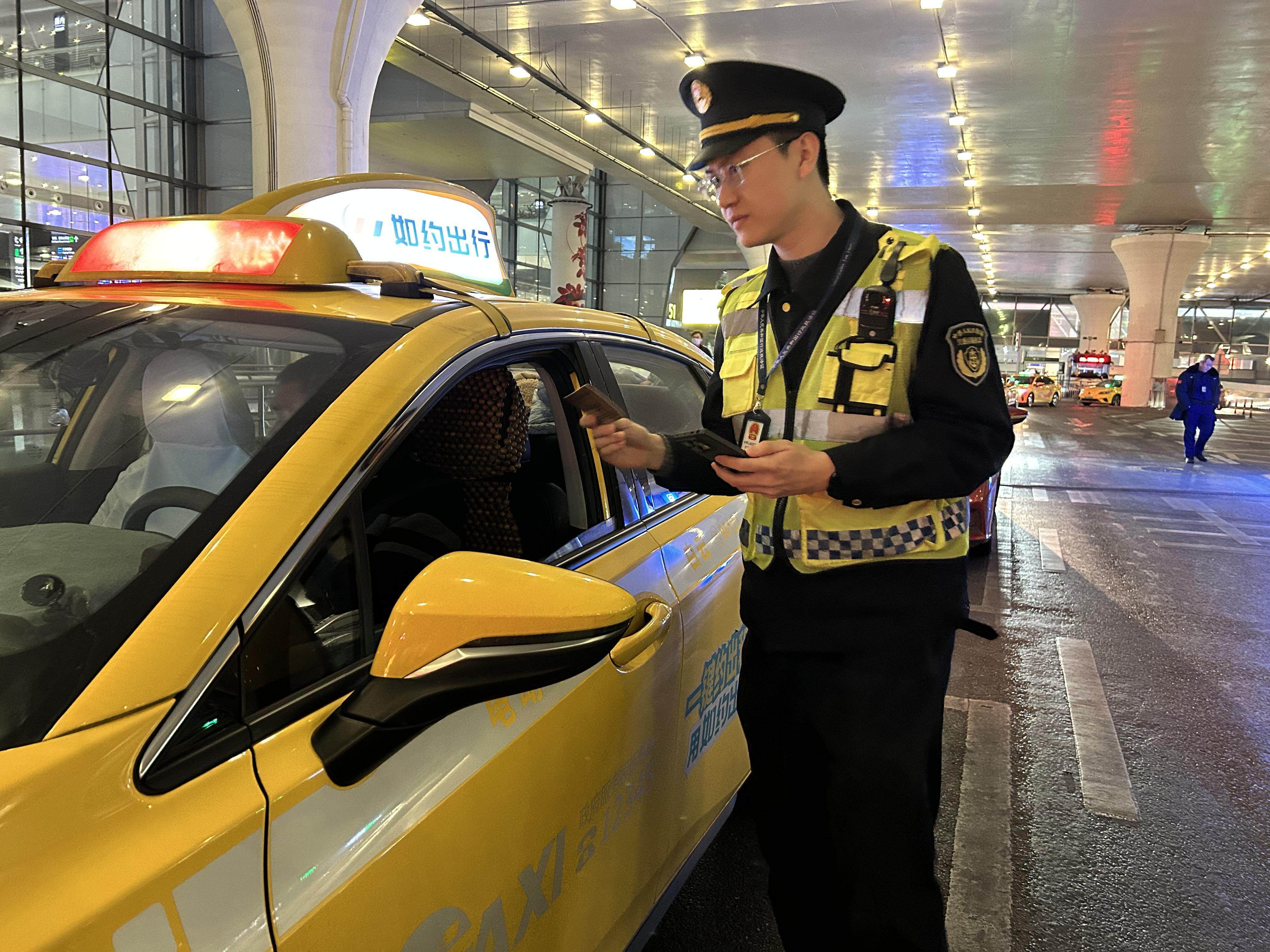 春运路上的广州交通人,绘就旅途温暖底色