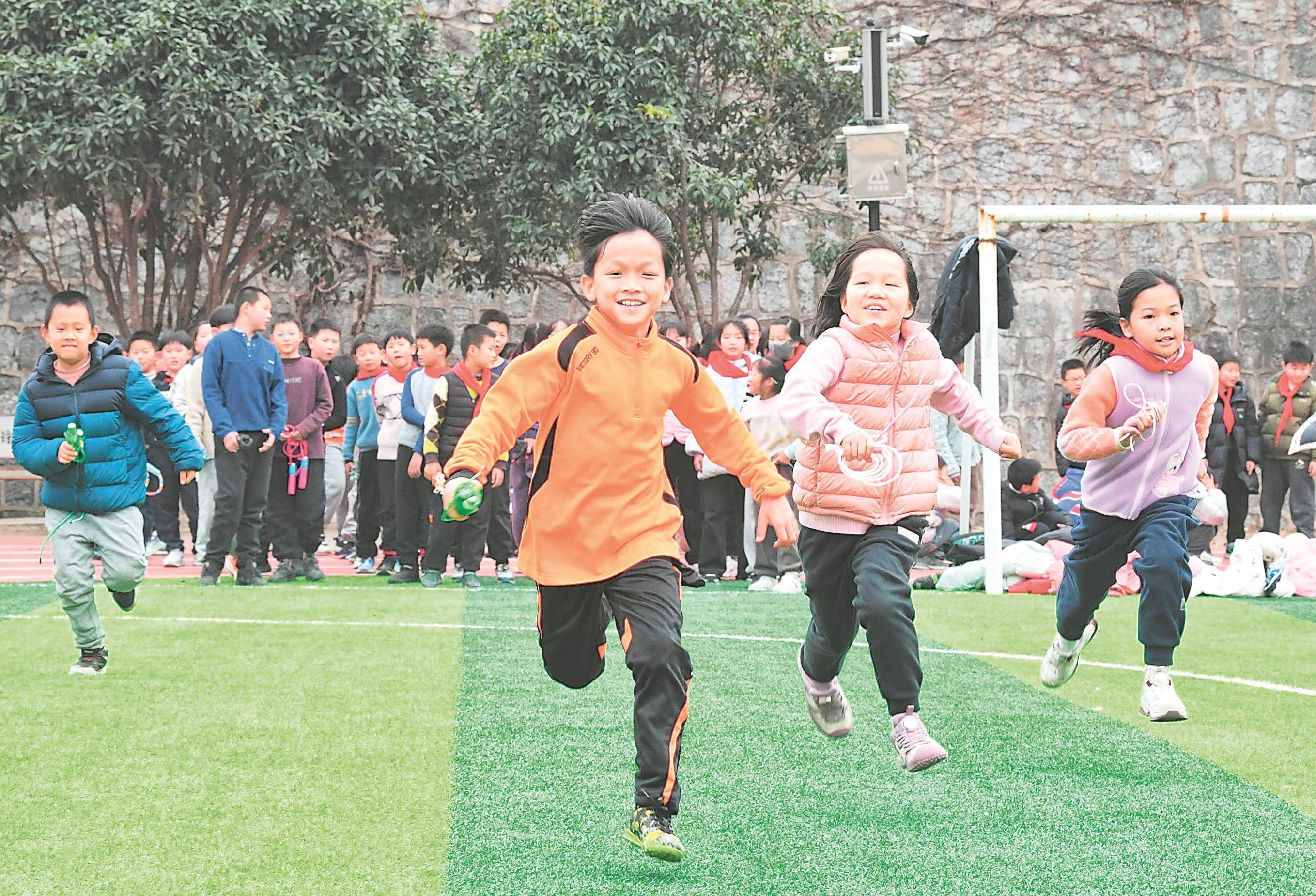 我省多地中小学落实"课间15分钟"