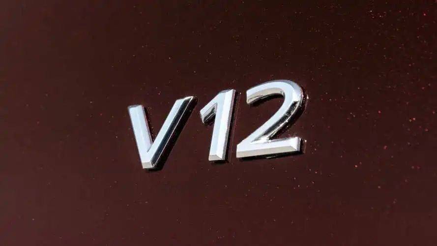 就要大排量！奔驰：继续搞V8、V12！中国特供1.5T混动 | 酷乐汽车