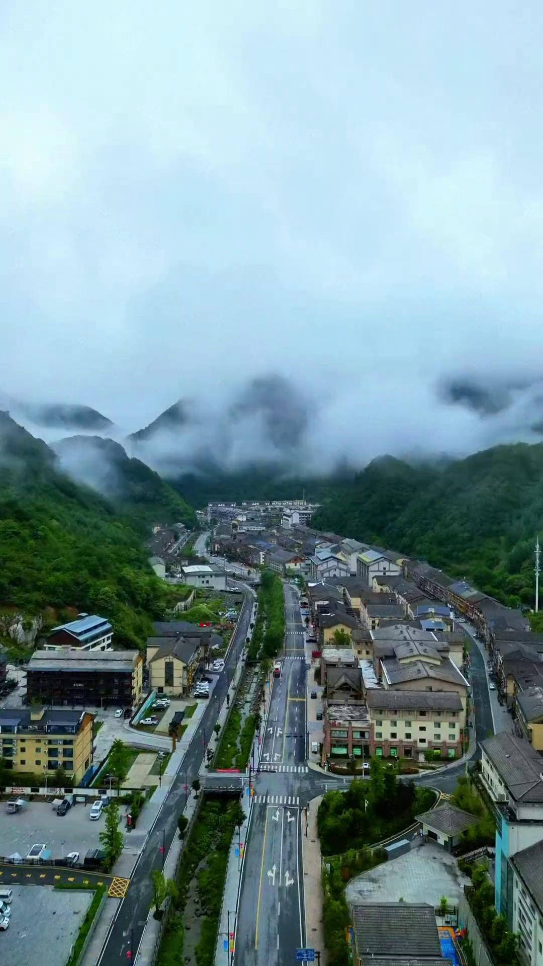 清晨的神农架大九湖坪阡古镇云雾缭绕人间仙境每个人心中都有一个云边