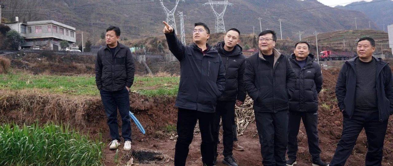 镇雄县长杨绪春到部分工程项目建设一线,看现场、督进度、解难题...._工作_情况_发电机组