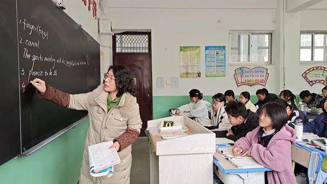 走进靖远县第七中学,教室内学生们正以积极的面貌开始一天的课程,沉寂