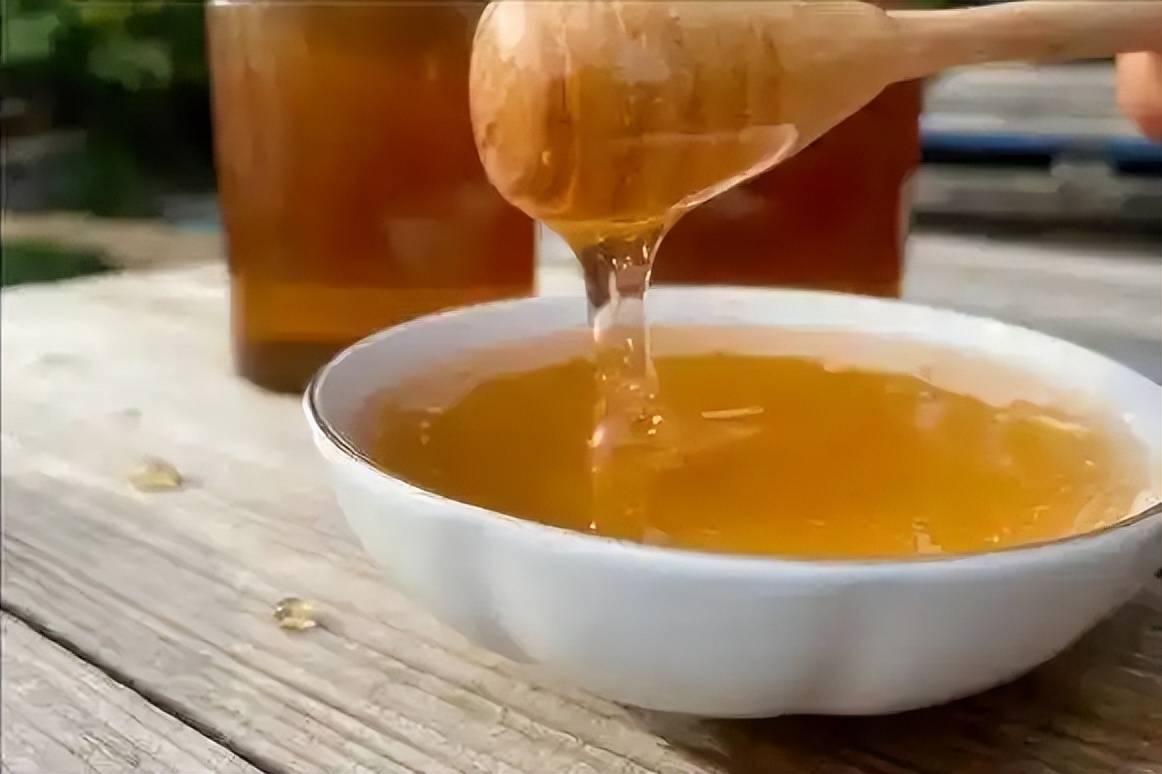 蜂蜜算高糖吗?(蜂蜜算不算高糖食物)