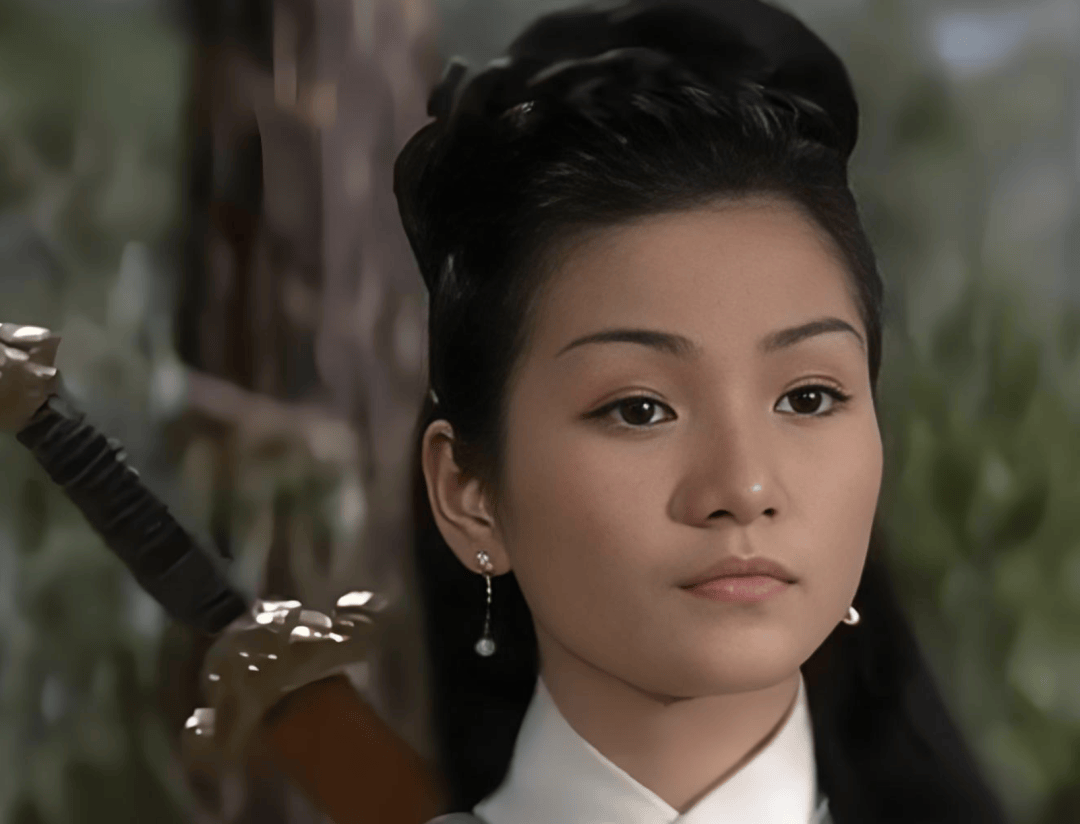 怀孕8次流产4次42岁净身出户香港第一侠女郑佩佩这一生太令人唏嘘