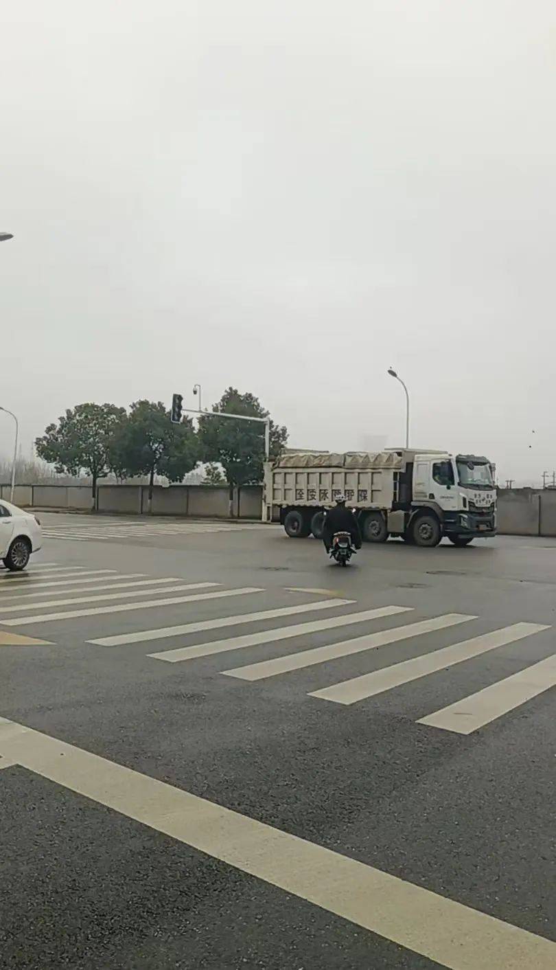 长沙一道路红绿灯超1月不亮人车靠“感觉”通行回应：将检测修复新利体育入口(图2)