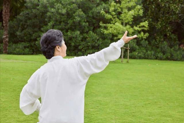 橙子的神奇功效：从血脂到血管的全面守护