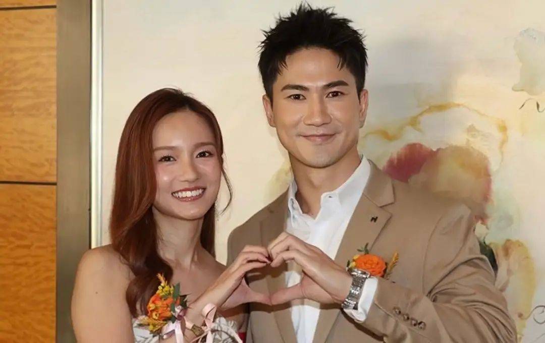 DB电竞app恭喜TVB“金童玉女”郭子豪邓卓殷正式签字结婚婚礼进入倒计时时间地点暂未公布(图2)