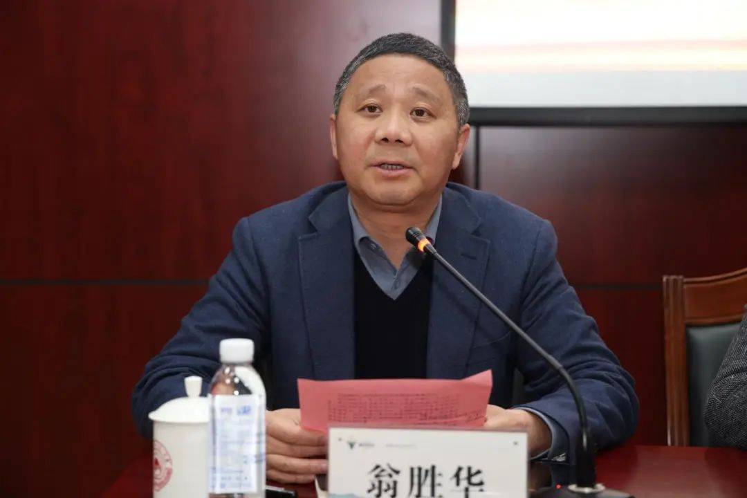 周俊鹏博士创新站在衢州二中揭牌