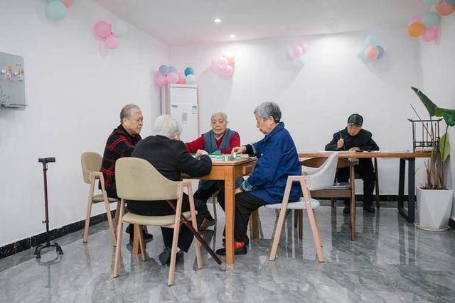 揭秘：硒元素如何为大脑健康“保驾护航”？，老年痴呆风险攀升，硒元素成关键“守护员”！