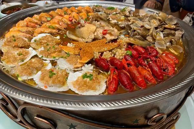 警惕！这些常见食物正悄悄损害老人健康，老年人饮食新认知：简单饮食胜“美味”陷阱