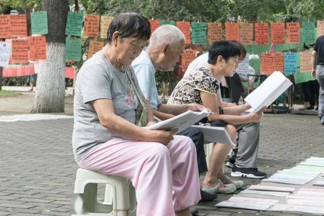 别再盲目喝甘草泡水了，这些危害你知道吗？，甘草泡水的双面性：滋补与隐患并存