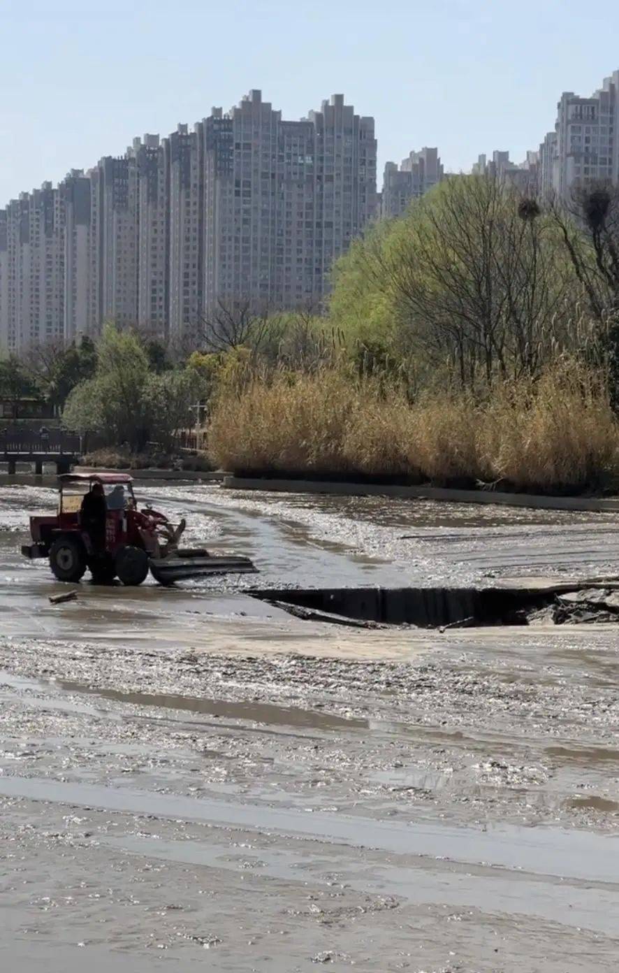 河南洛阳一湖底塌方出现大洞官方回应塌方最新消息今天
