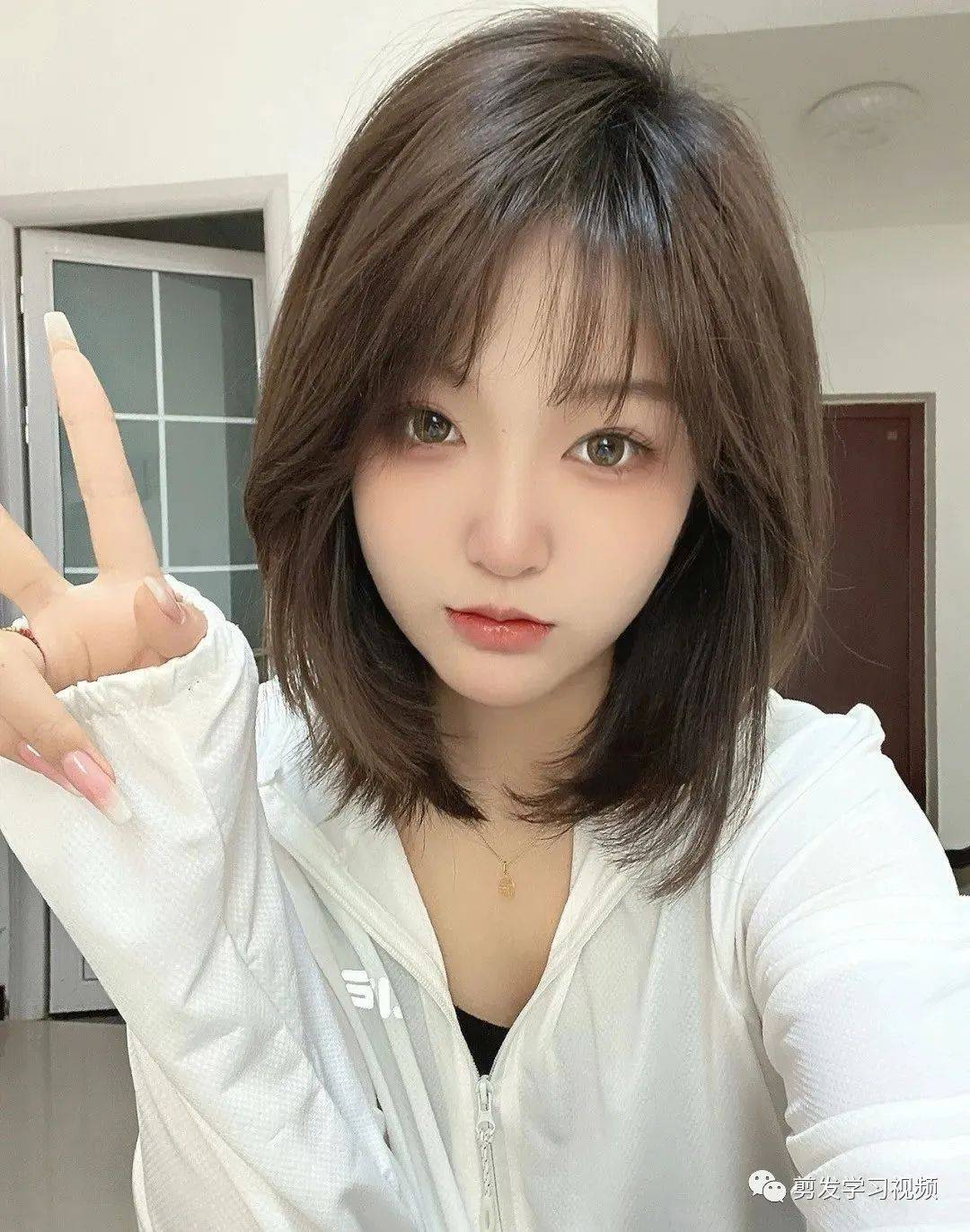 初恋短发18岁很甜