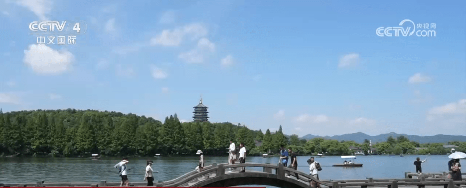 提振消费方案首推保障休假权益，消费潜能待释放 提振消费“组合拳”出击，保障休息休假权益排首位