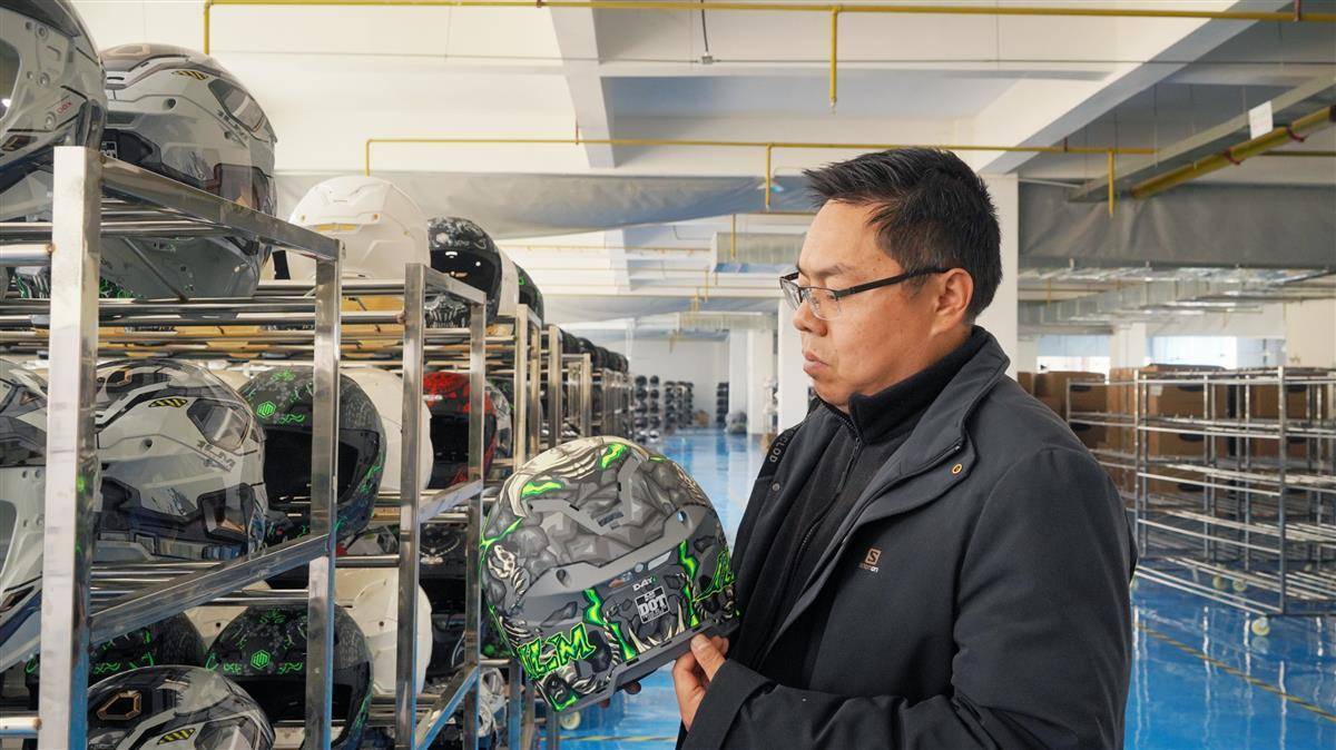李辉：放弃高薪回乡，让“随县造”赛事头盔畅销欧美，李辉：用科技与创新打造赛事头盔新未来