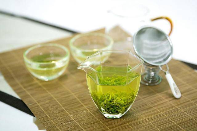 探秘绿茶：大脑健康的天然守护者